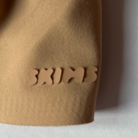 Skims Naked Plunge Bralette - Picture 7 of 8